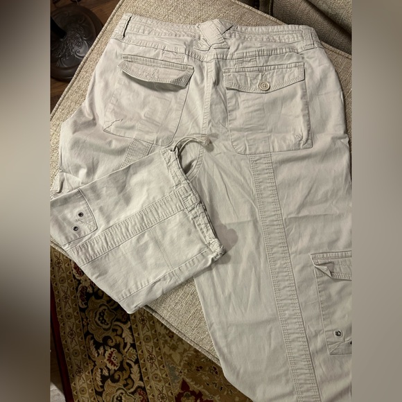 Hannah women’s size 10 khaki cargo capris - Picture 2 of 6